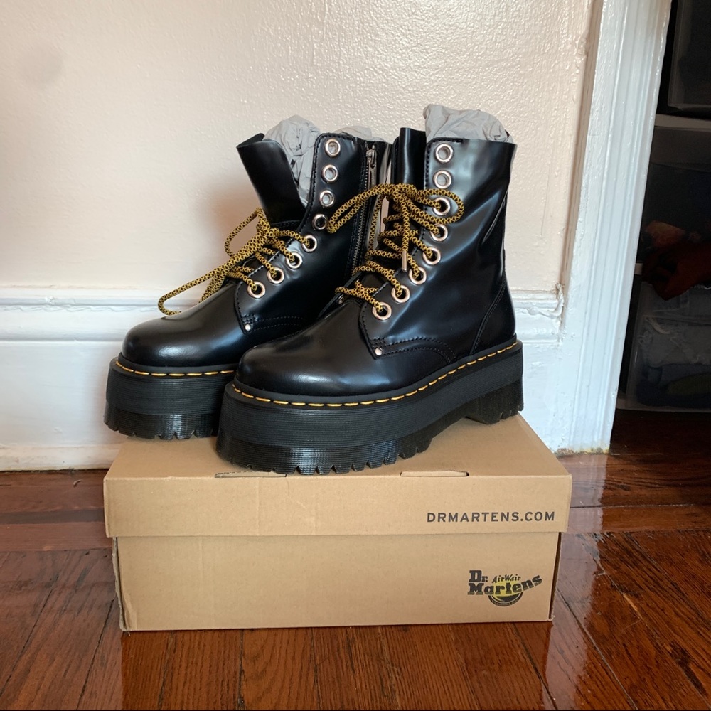 NEW Dr. Martens Jadon Max Black
